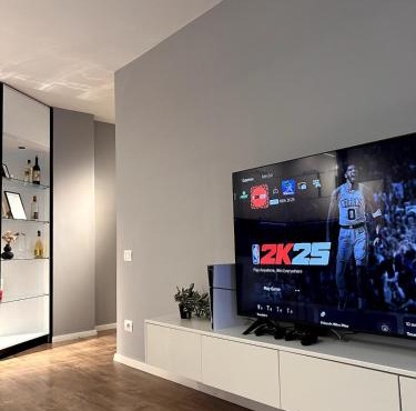 Family Suite & PS5 with 65"TV in Prishtinë