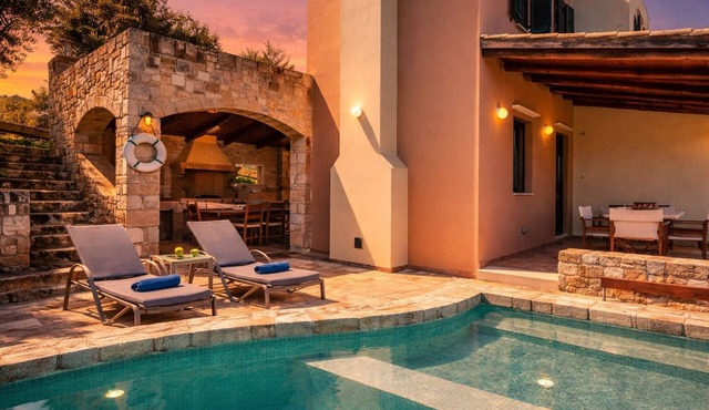 Family Villa on a quiet hill slope with swimming pool and amazing tree house.