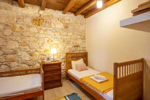 Forest stone Villa with pool in Kriopigi