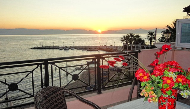 Galini Sea Apartment 5 at the Beach with Wi-Fi, A/C & Garden