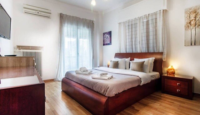 Gazi apartment with Acropolis views