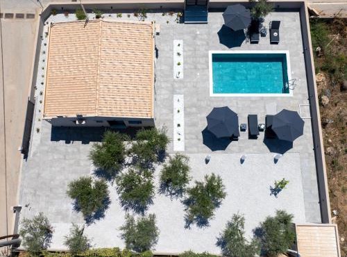 Glafkos house with pool near the beach in Chania