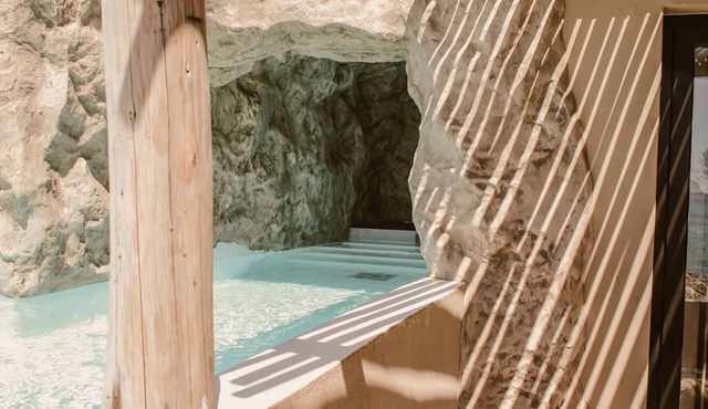 Gloria Maris Hotel Suites & Villas