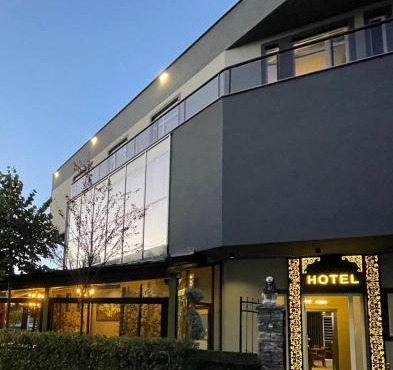 GRAND JNK Boutique Hotel