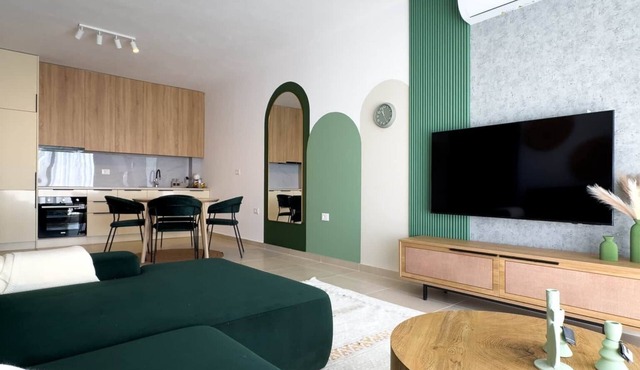 "Green" – Adults Only (+16)