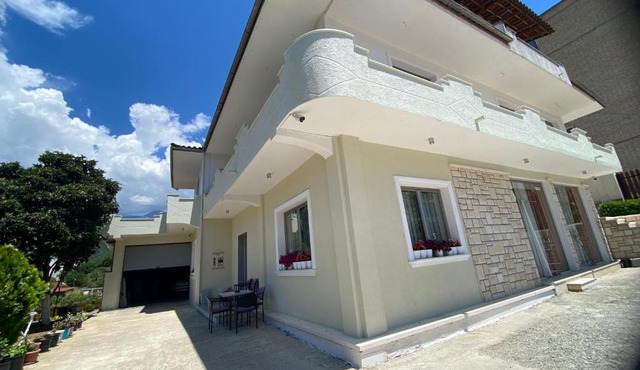 Guest House Nuhellari - Family stay & Breakfast near Osumi Canyons
