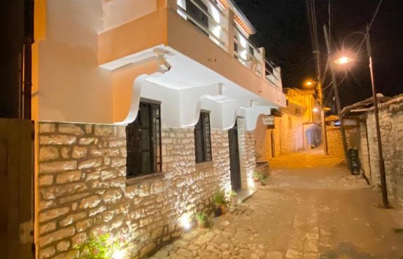 GUESTHOUSE RIVERSIDE in Berat