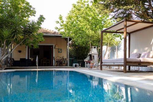 Gyra Villas - Villa Adonis with private pool