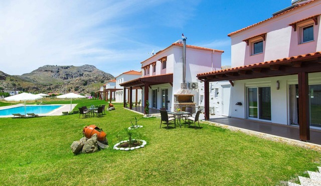 Haus in Kolympia mit Garten und Bergblick by Interhome in Archangelos