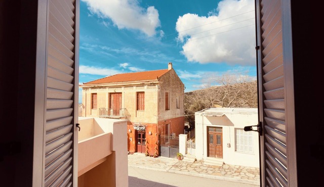Historic Neoclassical Residence, Private Terrace – Halki Naxos