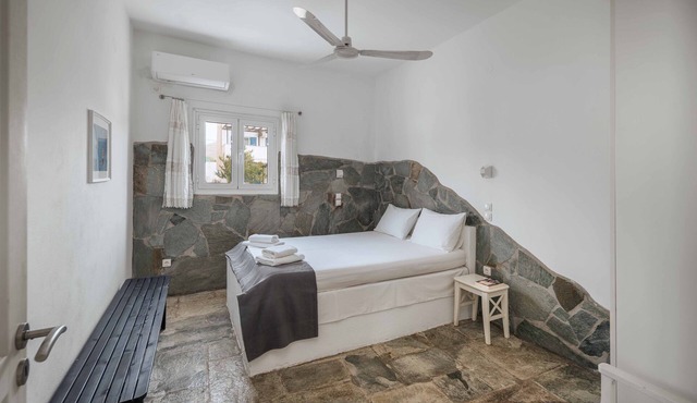 Holiday Home 'House Avlomonas' with Private Terrace, Wi-Fi and Air Conditioning