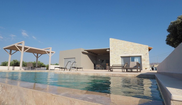 Holiday house Spiti Karma - relax by the pool with a view of the sea, plain and mountains. in Kamilari