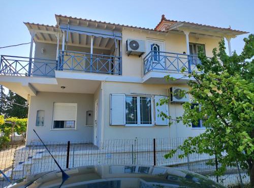 Holiday House with sea view in Skala Polichnitos