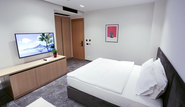 HOTEL 12