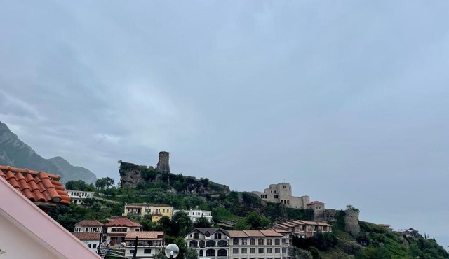 -HOTEL DEAL- Rooms With Castle View