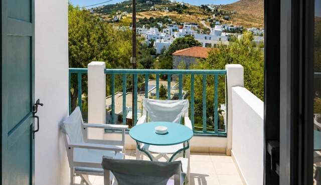 Hotel Elena - Cozy Seaside Triple Suite in Skyros