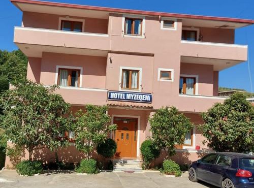 Hotel Kurativ "Myzeqeja" in Tregan