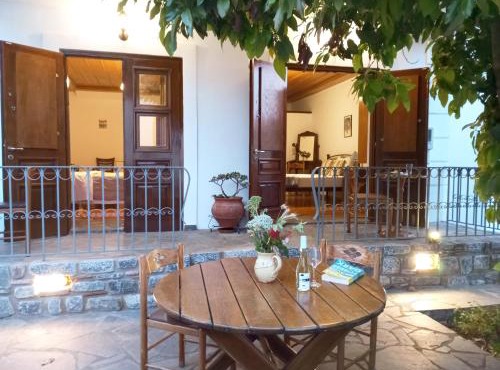 Hotel PARALIAKO Kyparissi in Kiparission