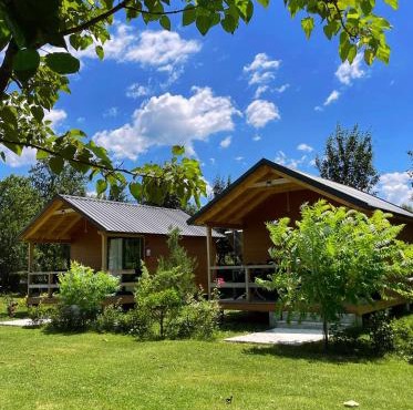 Hotel Restorant Natyra Diber Camping