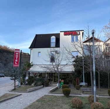 Hotel SKURA , Librazhd