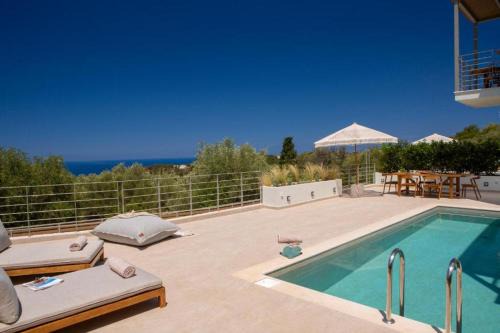 Hyades Villa B A Premier Luxury Getaway near in Drymon