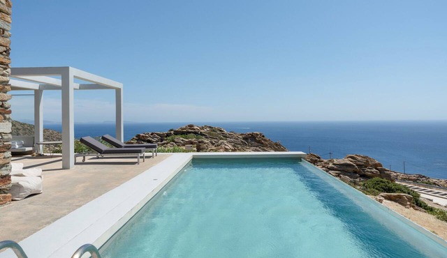 Ilikatida Luxury Villa in Mylopotas, Ios – 3 En-Suite Bedrooms, 4 Bathrooms, Infinity Pool in Μυλοποτας