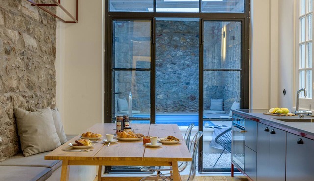 Incomparable Plaka's Lux 2bdrm Apt w/Pvt Heated Pool in Athens