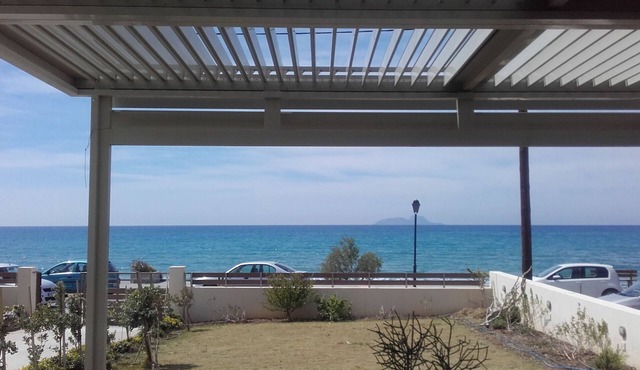 Iris Suite | Beachfront Getaway