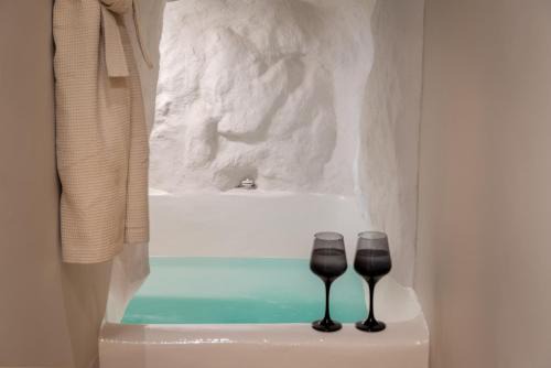 Jacuzzi Suite by Divalproperties-Mykonos in Megali Ammos