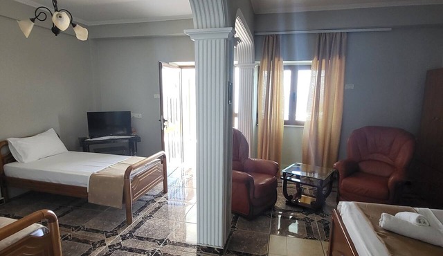 Jon rooms in Himarë