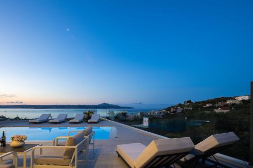 Kalyves Royal Villa - "Free"heated pool,gym&seaview in Kalyves