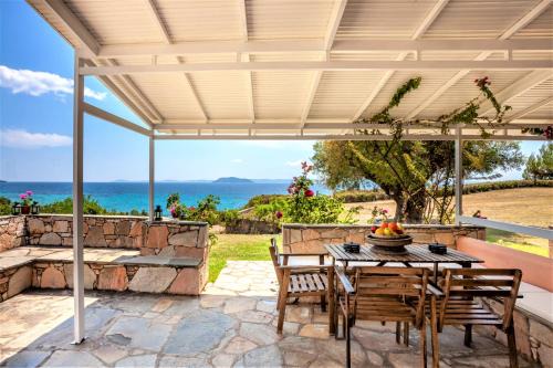 Kanonika Homes Captain's Cabin in Neos Marmaras