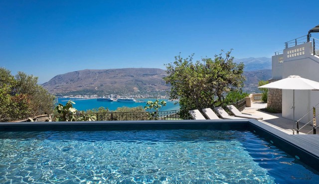 Kassiopeia Villa, 3 BD, private pool with sea view in Chania
