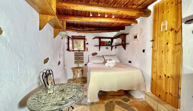 "Kelari" 300 years old cottage "Natura cottages" with sea view shared garden