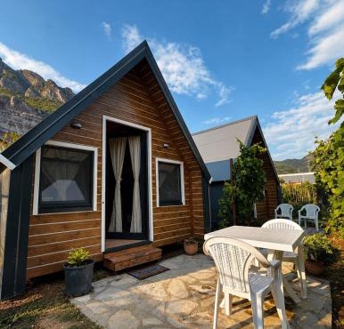 Koman Twin Cabins