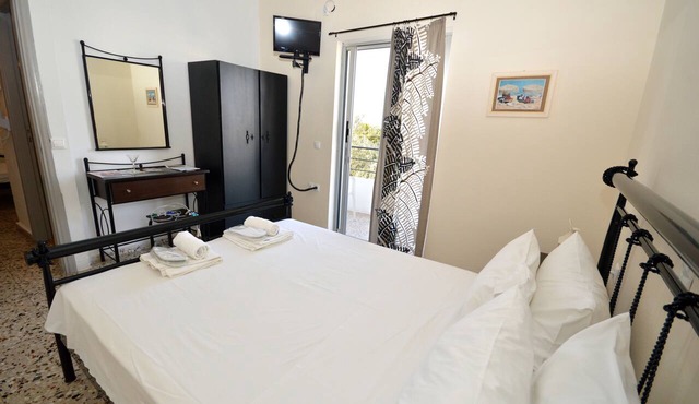 Koukounari Rooms
