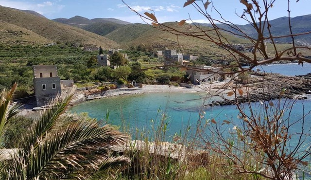 Kyparissos blue stonehouse in Álika