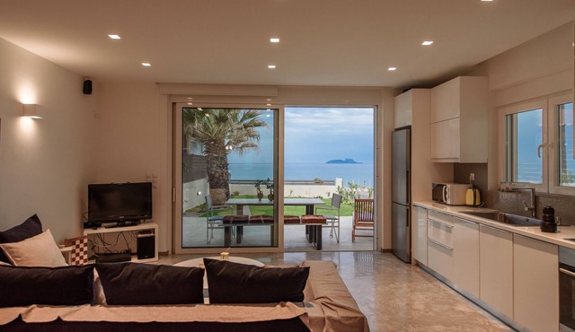 LΙDIA BEACH SUITES - SUITE LΙDIA AND SUITE APHRODITE (LUXURY SUITES FOR RENT)