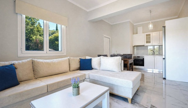 La Perla #2 | 2BR Apartment with Balcony in Kompitsi