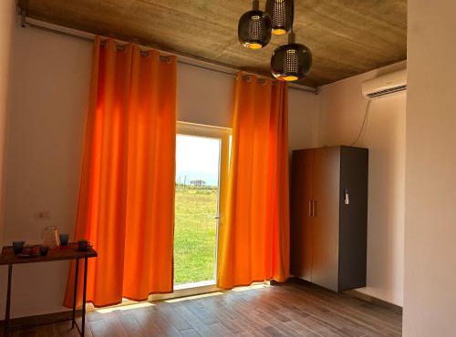 Lakes room in Omarë