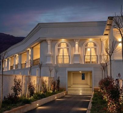 Leo Hotel