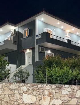 Leonoras Apartment