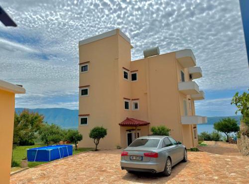 Levi's Villa Radhima