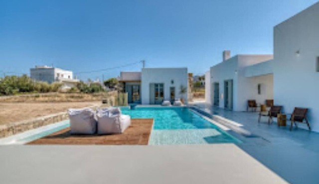 LIL Paros luxury suites Entire Hotel in Prodromos