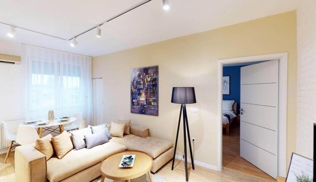 LINA - PRN, Blue Sky Apartment in Qafa Neighbourhood