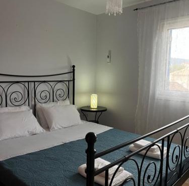 Lovely 1-bedroom apartment in front of sandy beach