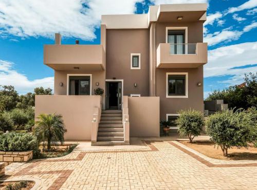 Lovely villa in Adelianos Kampos with private pool