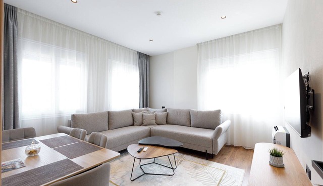 Lumora Living Modern Apartment Free Parking in Gjirokastër