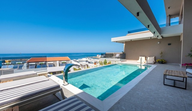 Lusol Seafront Villa II-Free* Heated pool, 100m Sea
