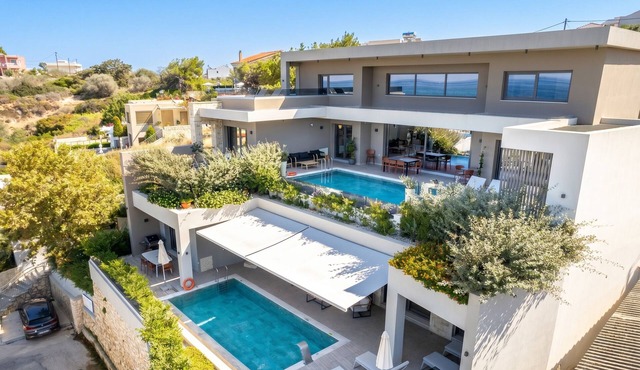 Lusol Seafront Villas-Free* Heated Pools, 100m Sea